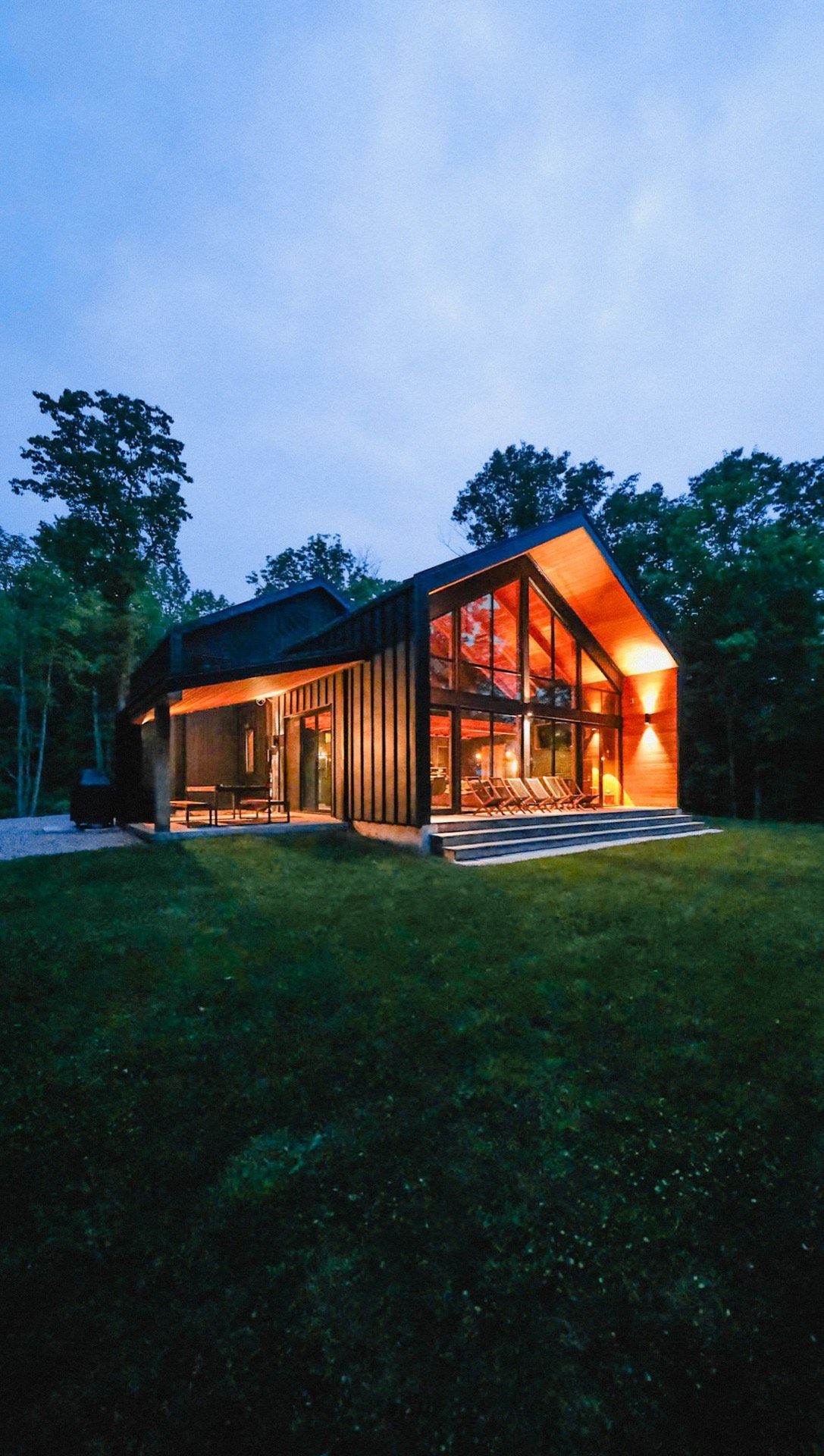 Black Oak Lodge — lakefront view